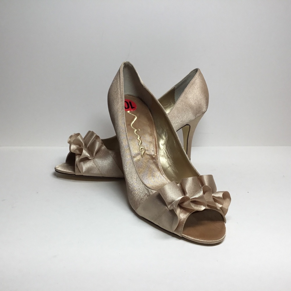Mina women’s shoes size 10 beige silk feel